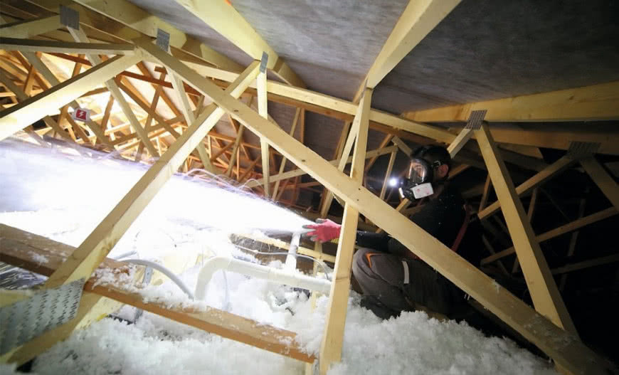 Innowacyjna wełna wdmuchiwana URSA Pure Floc do termoizolacji