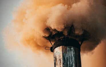 Ogrzewanie domu w 2023 r. Ile kosztuje ogrzewanie na drewno, węgiel, olej opałowy, prąd i gaz? 